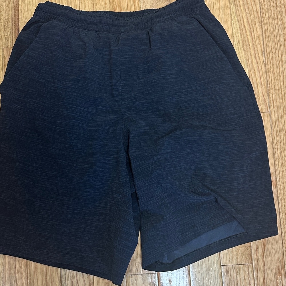 lululemon athletica Men's Black Heathered 9 inch Pace Breaker Shorts Small